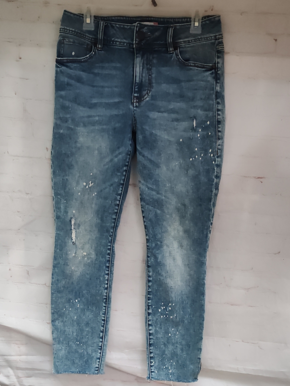 Cabi Jeans Cinch Skinny Jeans Bleached Spattered. Light Wash. Size 10, Raw Hem
